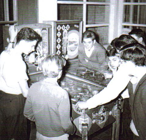 Foyer pour jeunes garçons est situé au 19 de la rue Crillon