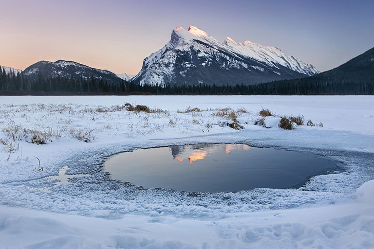 Plonger sous le lac gelé Lac gelé