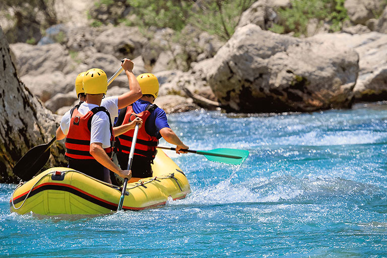 Les Sports en eau vive Les raquettes à neige